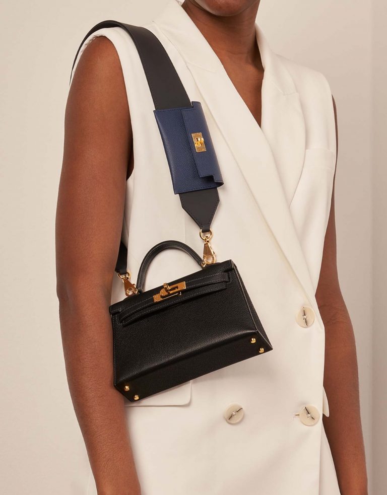 Pre-owned Hermès bag Kelly Pocket Strap Epsom / Swift Caban / Blue Saphir Black, Blue Model | Sell your designer bag on Saclab.com