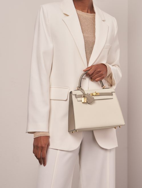 Hermès Kelly 25 Craie-GrisAsphalte 1M | Verkaufen Sie Ihre Designertasche auf Saclab.com