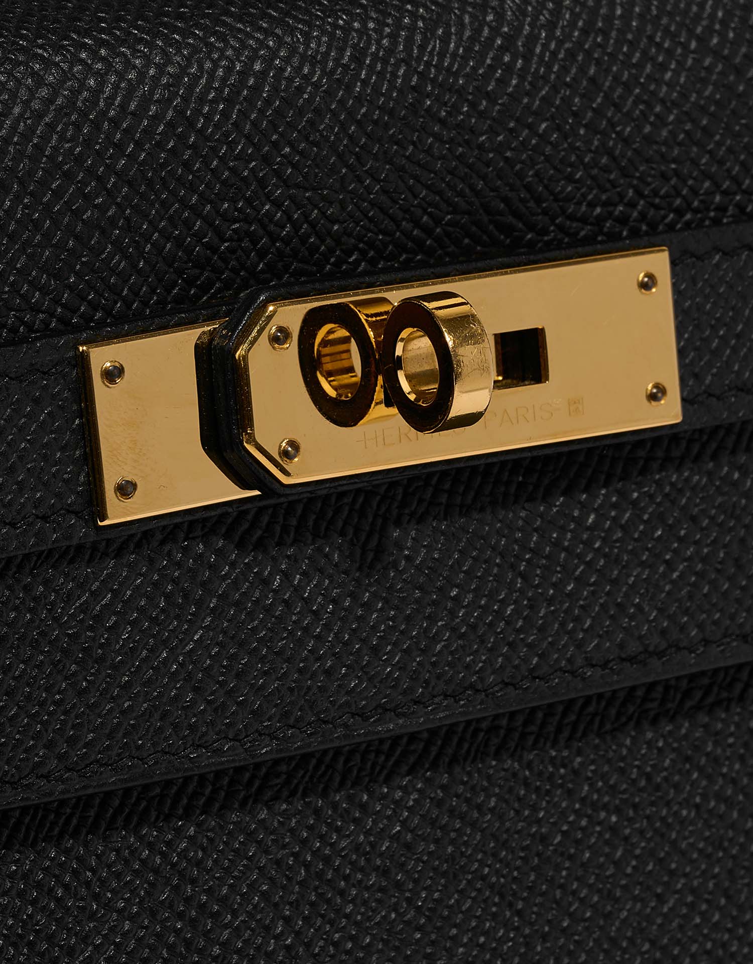 Hermès Kelly 32 Black Closing System  | Sell your designer bag on Saclab.com