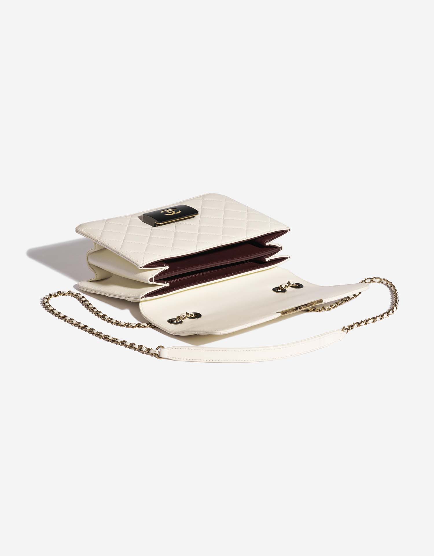 Chanel TimelessFlap Creme Inside  | Sell your designer bag on Saclab.com