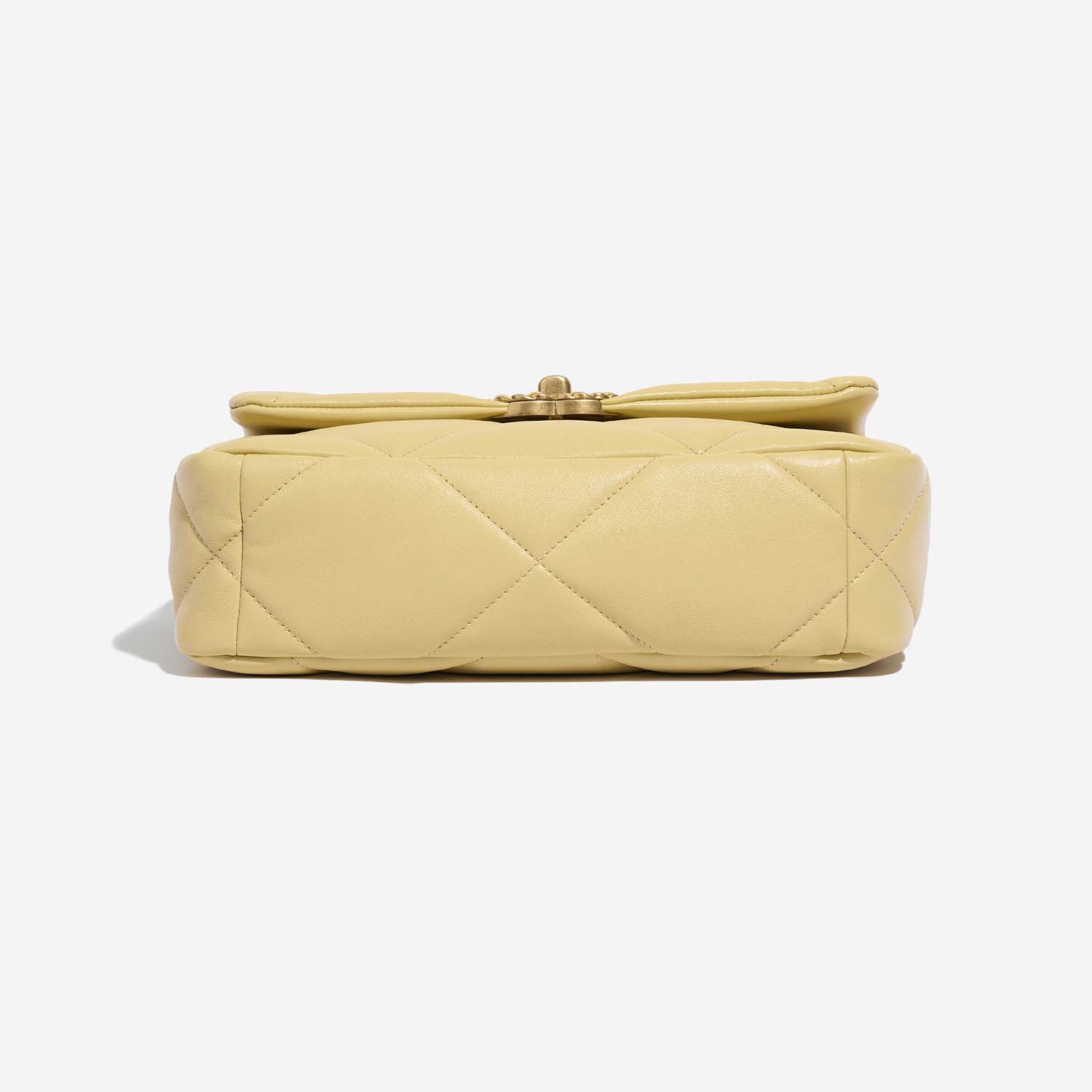 Chanel 19 FlapBag PastelYellow Bottom  | Sell your designer bag on Saclab.com
