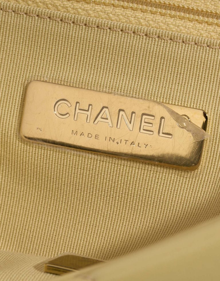 Chanel 19 FlapBag Pastellgelb Logo | Verkaufen Sie Ihre Designertasche auf Saclab.com