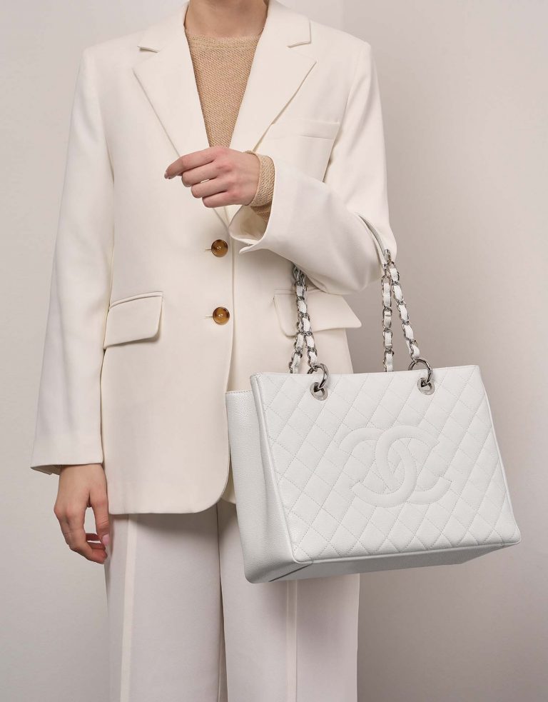 Chanel ShoppingTote White 1M | Sell your designer bag on Saclab.com