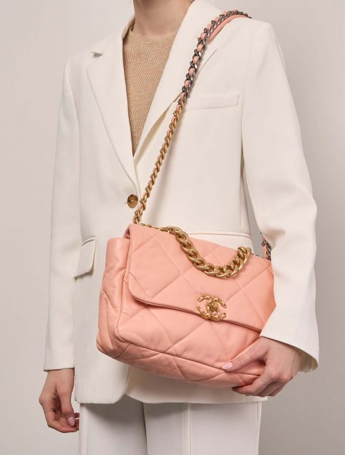 Chanel 19 LargeFlapBag Peach 1M | Vendez votre sac de créateur sur Saclab.com