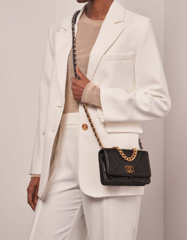 Chanel 19 WOC Black Sizes Worn | Sell your designer bag on Saclab.com