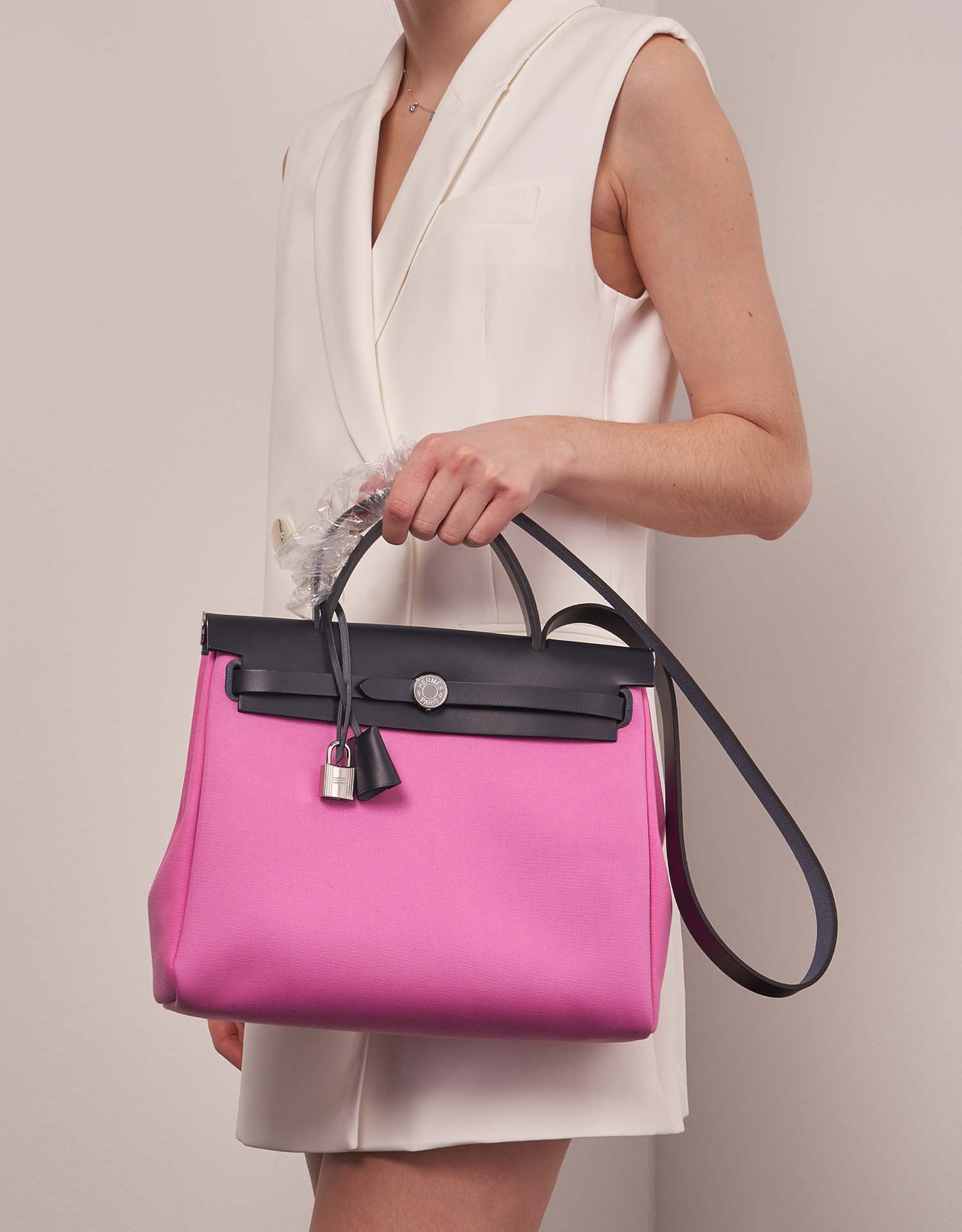 Hermès Herbag 31 RoseBubblegum-Rubis-BlueIndigo Sizes Worn | Sell your designer bag on Saclab.com