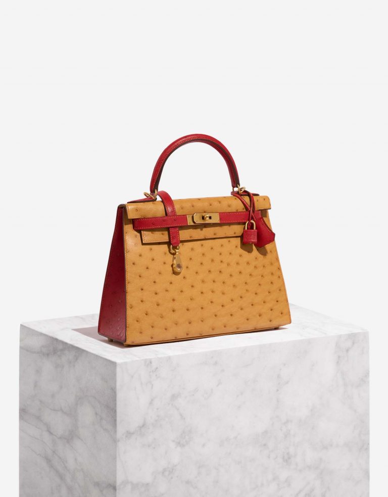 Pre-owned Hermès bag Kelly 28 Ostrich Gold / Rouge Vif Gold | Sell your designer bag on Saclab.com