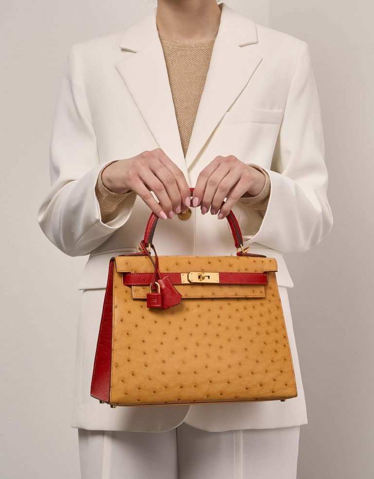 Gebrauchte Hermès Tasche Kelly 28 Ostrich Gold / Rouge Vif Gold | Verkaufen Sie Ihre Designer-Tasche auf Saclab.com