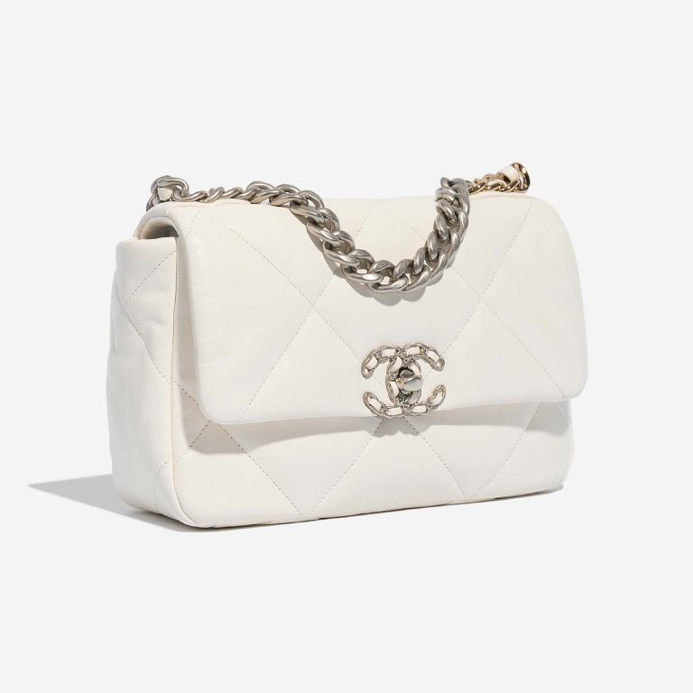 Chanel 19 FlapBag White Side Front | Verkaufen Sie Ihre Designer-Tasche auf Saclab.com