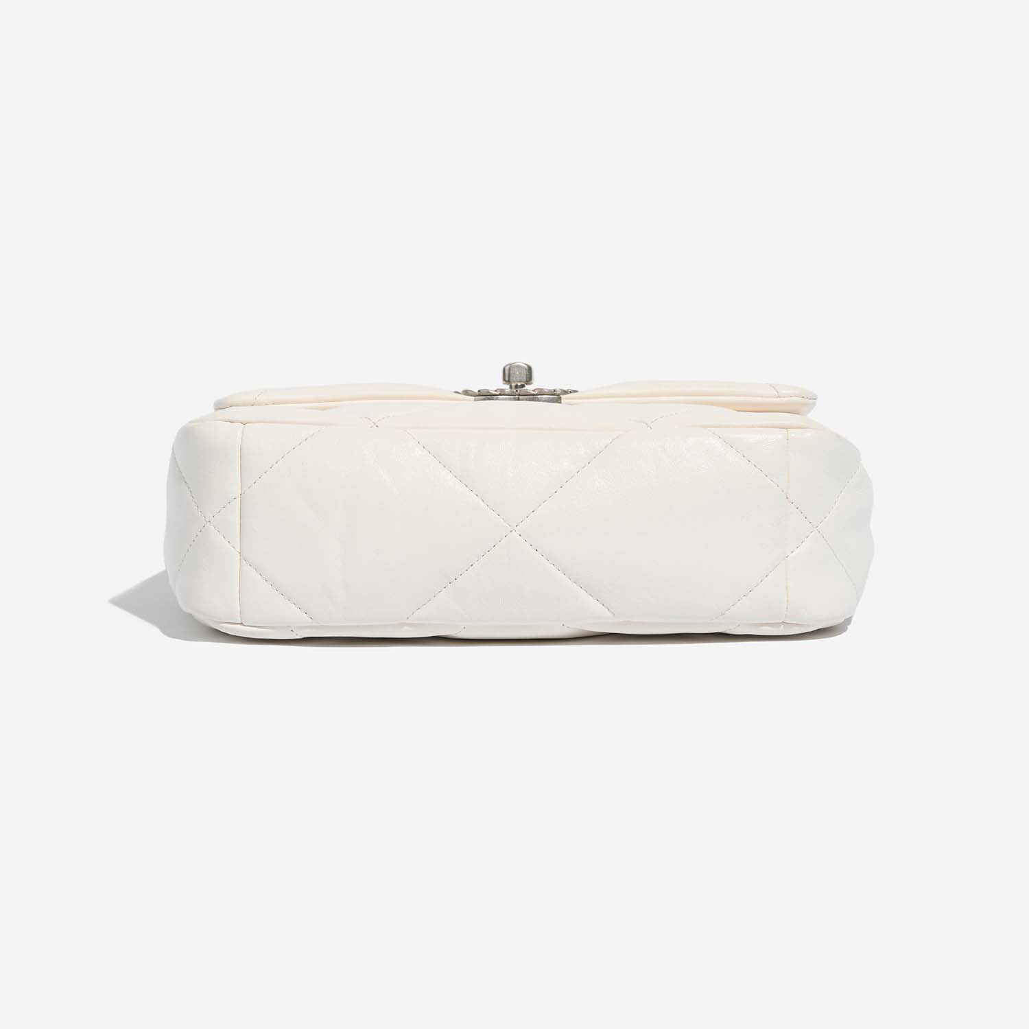 Chanel 19 FlapBag White Bottom | Vendez votre sac de créateur sur Saclab.com