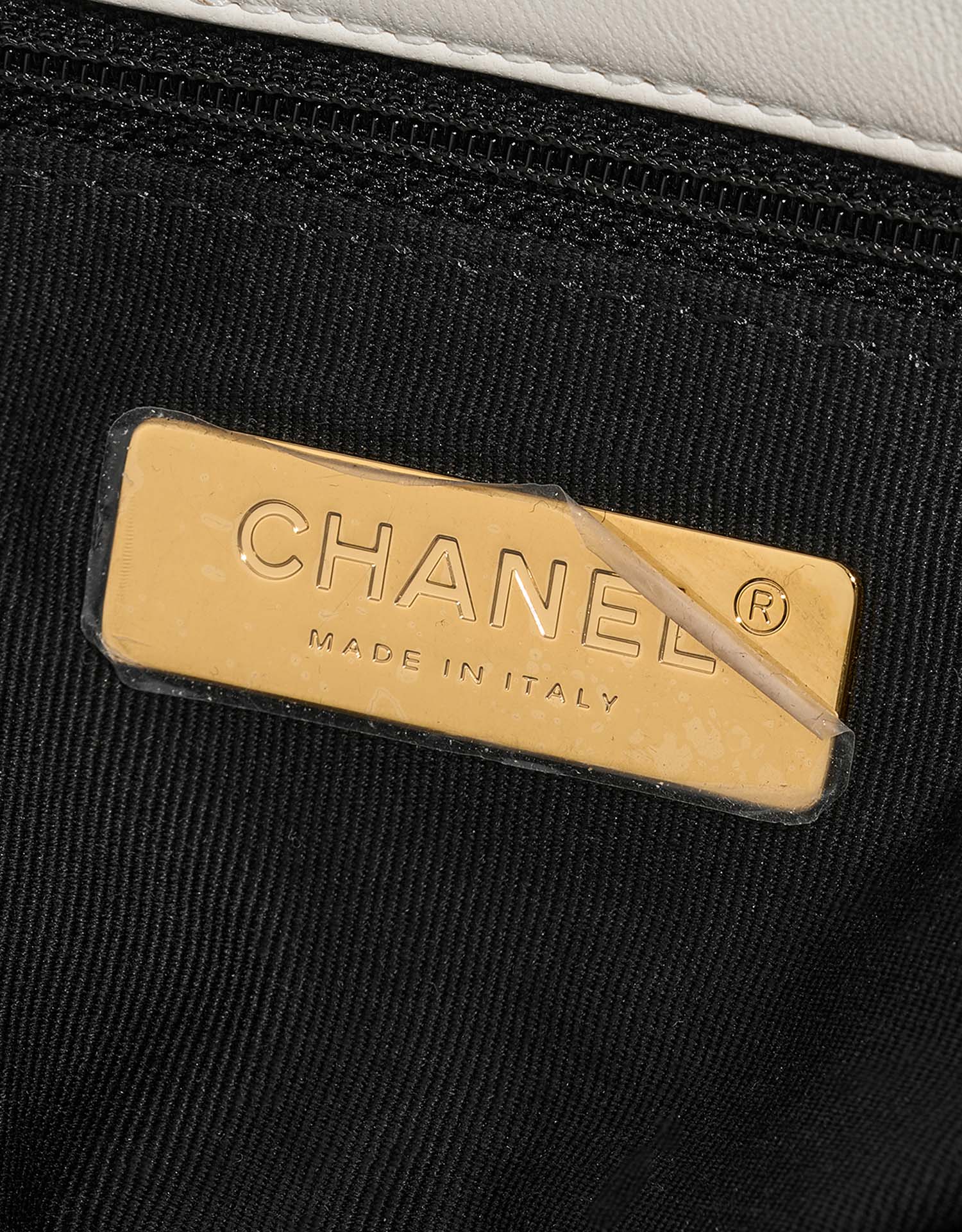 Chanel 19 FlapBag White Logo  | Sell your designer bag on Saclab.com