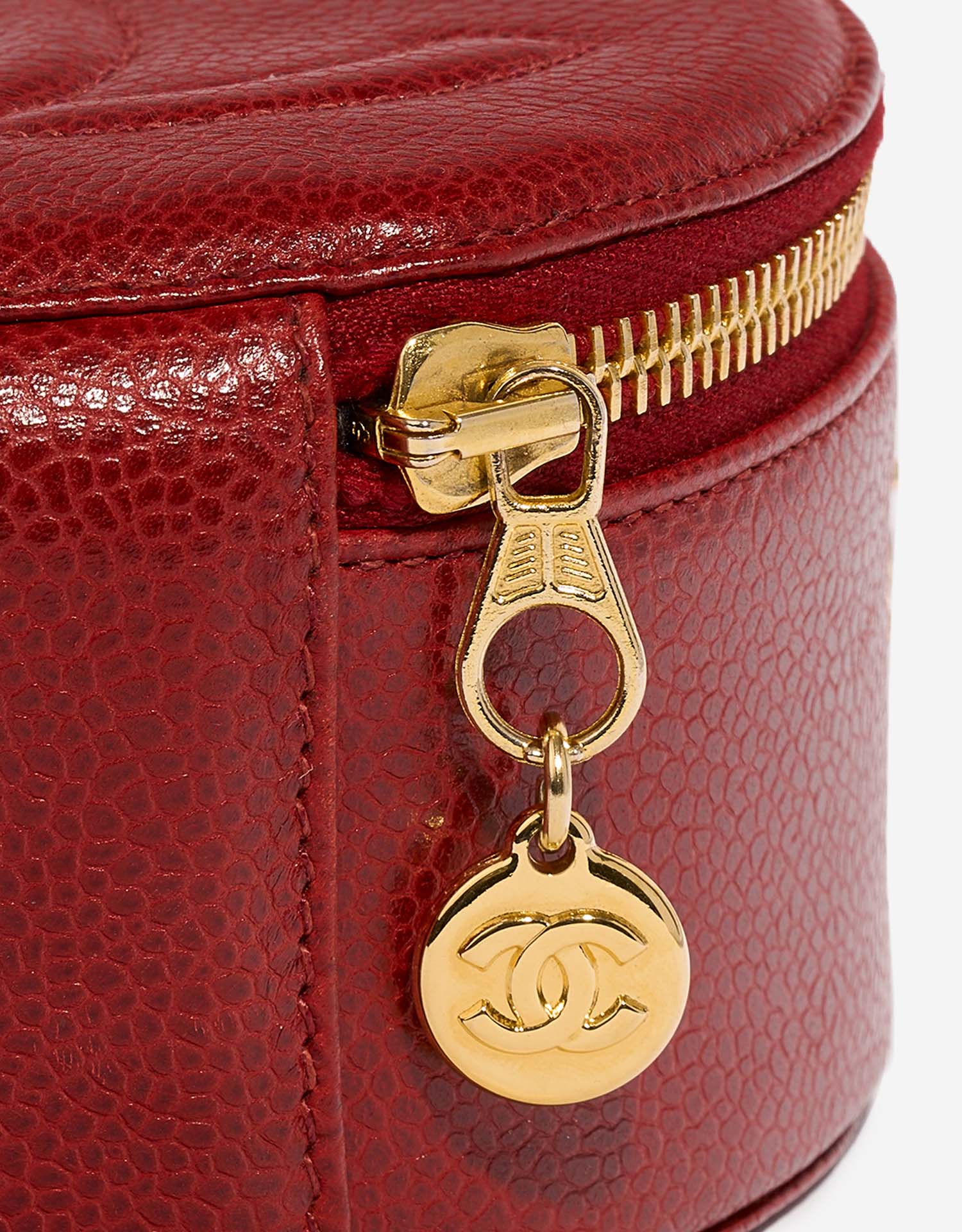 Chanel Vanity klein Rot Verschluss-System | Verkaufen Sie Ihre Designer-Tasche auf Saclab.com