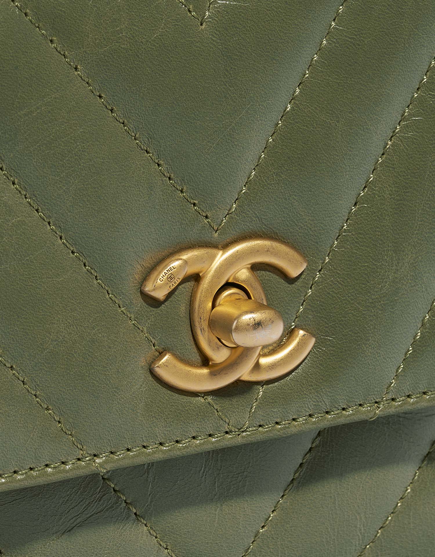 Chanel TimelessHandle Small Green Closing System  | Sell your designer bag on Saclab.com