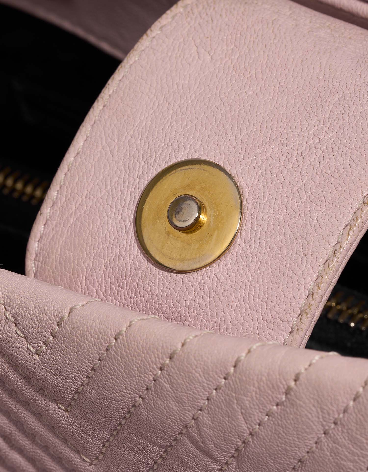 Chanel ShoppingTote Grand Rose Closing System  | Sell your designer bag on Saclab.com