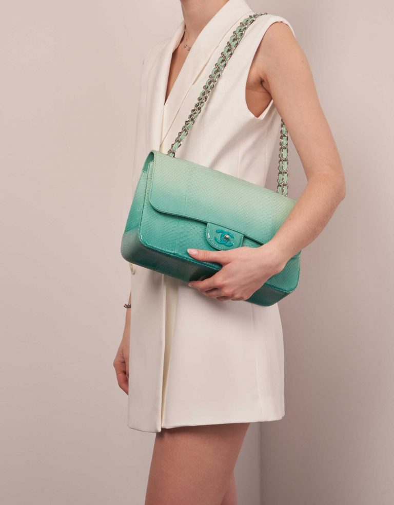 Chanel Timeless Jumbo Türkis Front | Verkaufen Sie Ihre Designer-Tasche auf Saclab.com