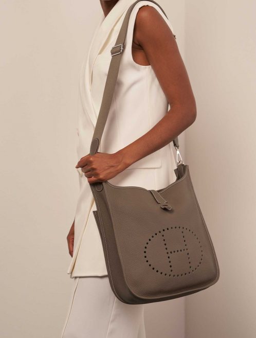 Hermès Evelyne 33 Etoupe 2F Sizes Worn | Sell your designer bag on Saclab.com