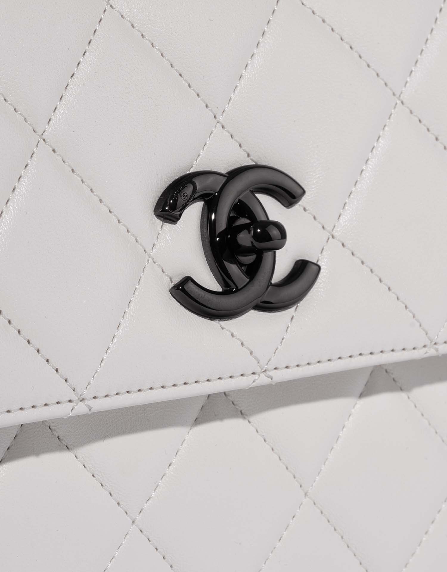 Chanel TrendyCC Medium White Closing System  | Sell your designer bag on Saclab.com