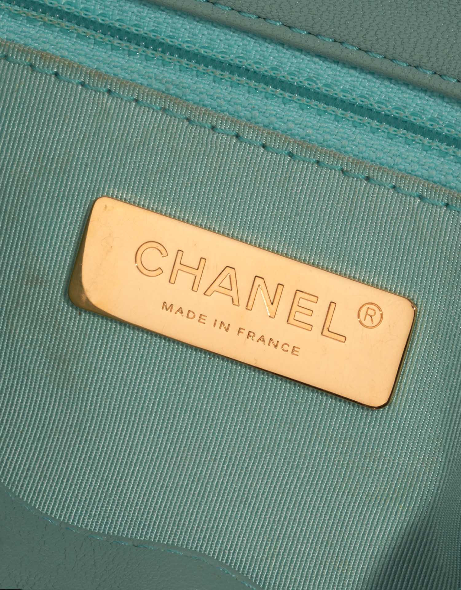 Chanel 19 LightGreen Logo  | Sell your designer bag on Saclab.com