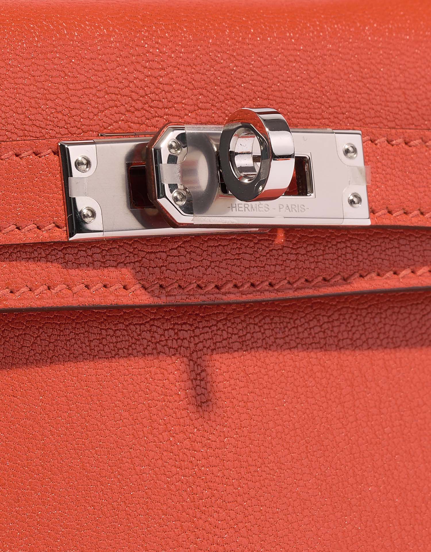 Hermès Kelly Mini Capucine Closing System  | Sell your designer bag on Saclab.com