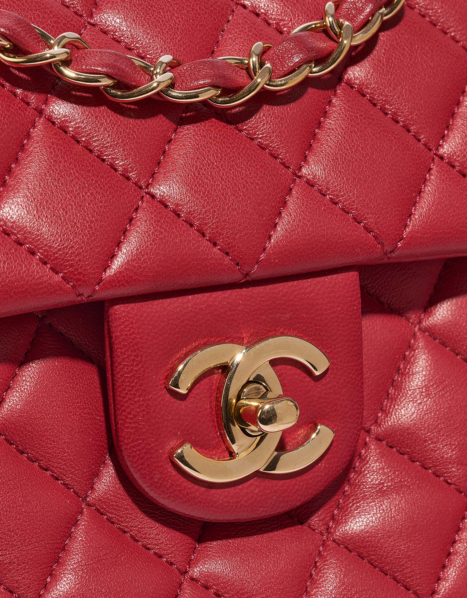 Chanel TimelessBackpack Red Closing System  | Sell your designer bag on Saclab.com
