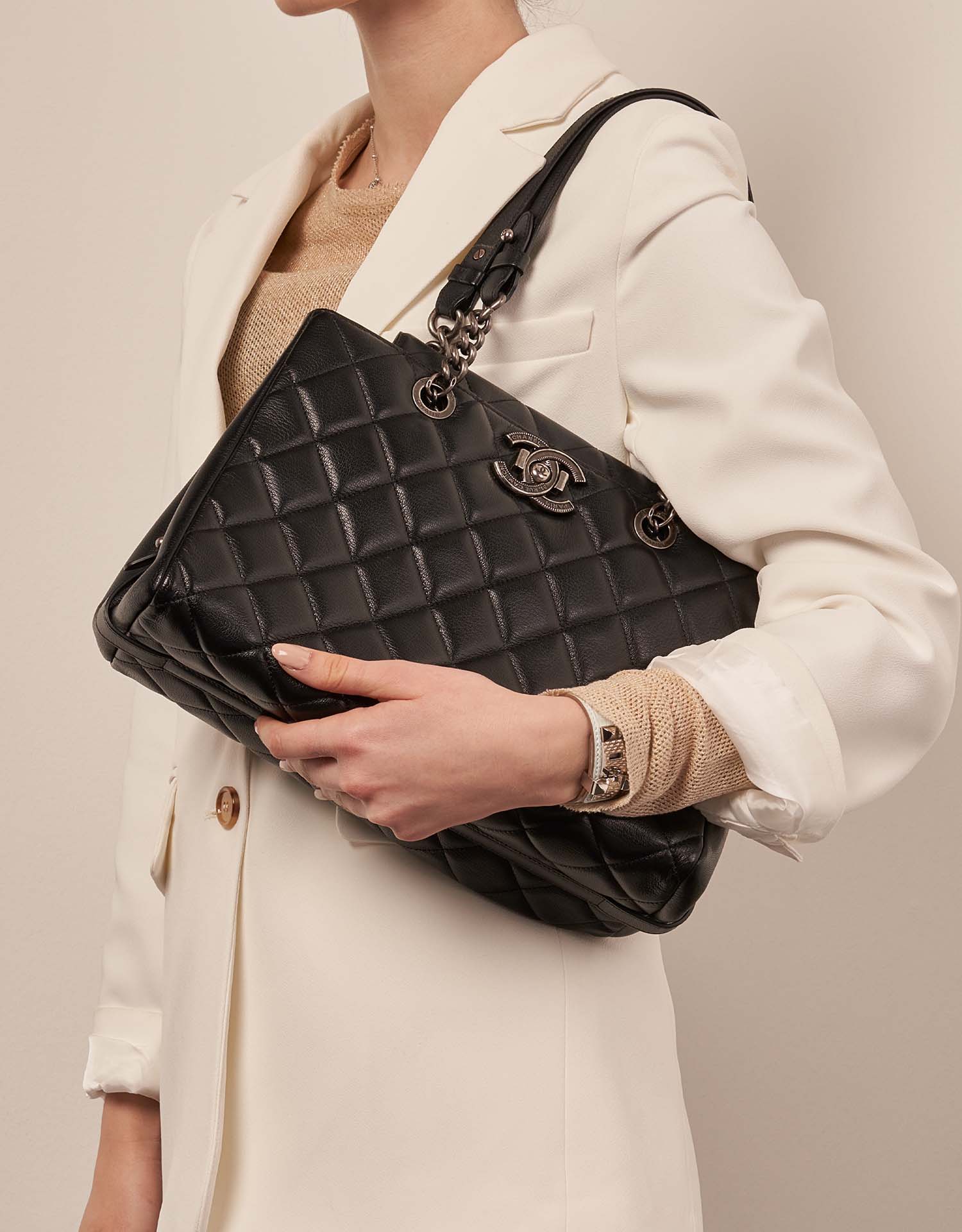 Chanel ShoppingTote Grand Black Sizes Worn | Sell your designer bag on Saclab.com