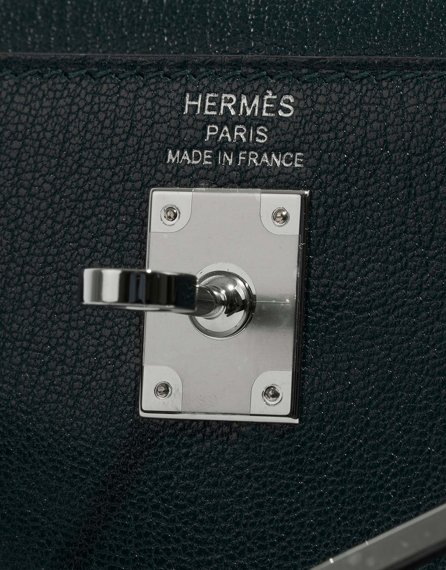 Hermès Kelly 25 VertCypress Logo  | Sell your designer bag on Saclab.com