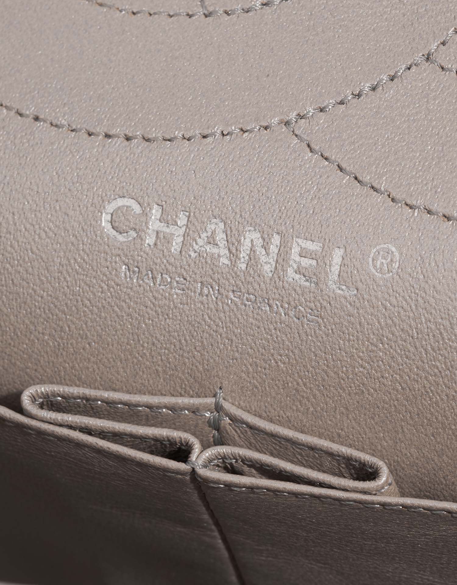 Chanel 255Reissue 227 Silver Logo | Verkaufen Sie Ihre Designertasche auf Saclab.com