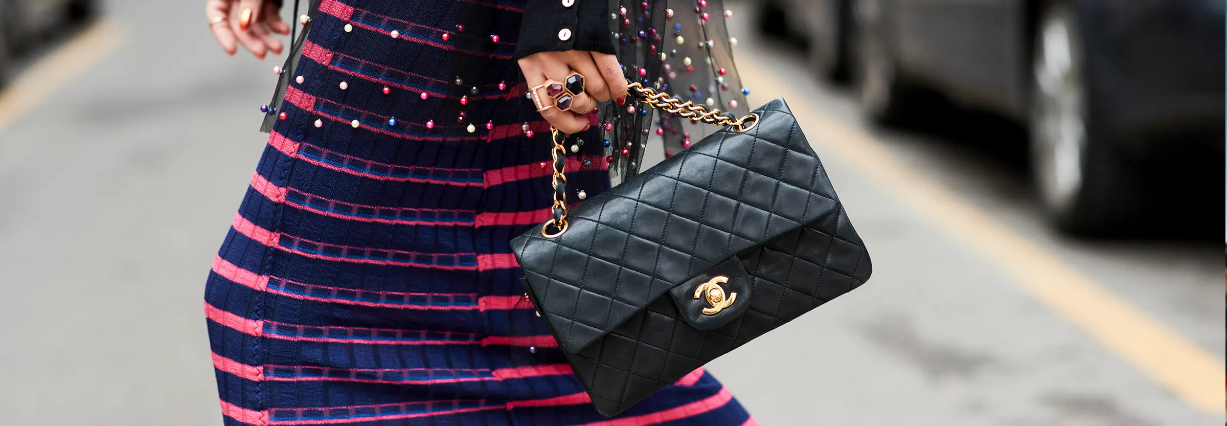 So finden Sie die richtige Chanel Classic Flap Bag Größe