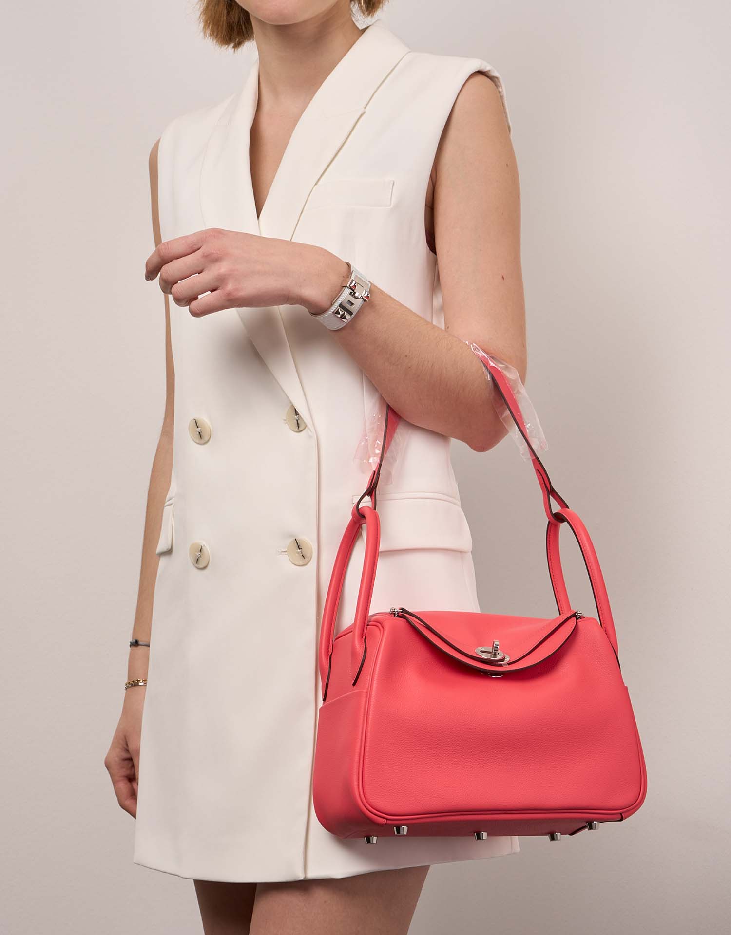 Hermès Lindy 26 RoseTexas Sizes Worn | Sell your designer bag on Saclab.com