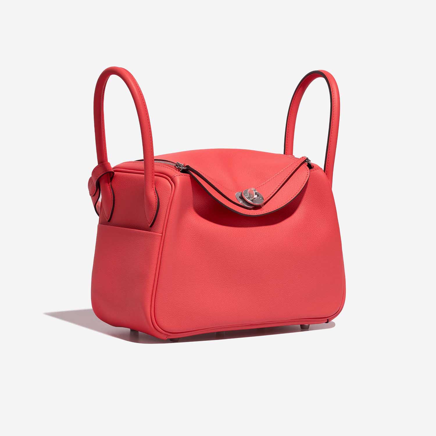 Hermès Lindy 26 RoseTexas Side Front  | Sell your designer bag on Saclab.com