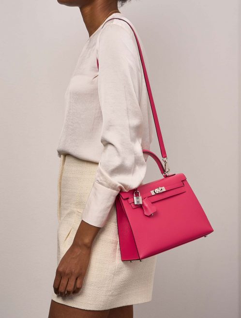 Hermès Kelly 25 RoseExtreme-RougePiment Größen Getragen | Verkaufen Sie Ihre Designer-Tasche auf Saclab.com