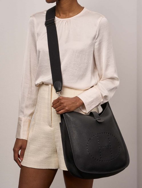 Hermès Evelyne 33 Noir Tailles Porté | Vendez votre sac de créateur sur Saclab.com