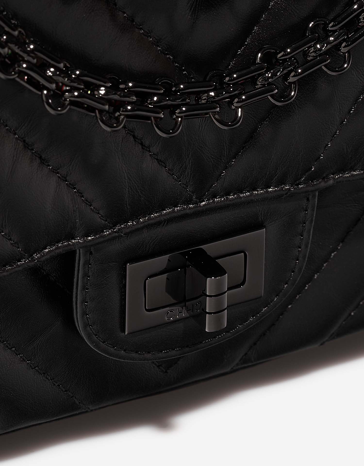 Chanel 255Reissue 225 Schwarz Verschluss-System | Verkaufen Sie Ihre Designer-Tasche auf Saclab.com