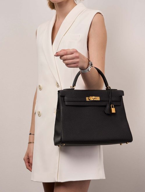 Hermès Kelly 32 Noir Tailles Porté | Vendez votre sac de créateur sur Saclab.com