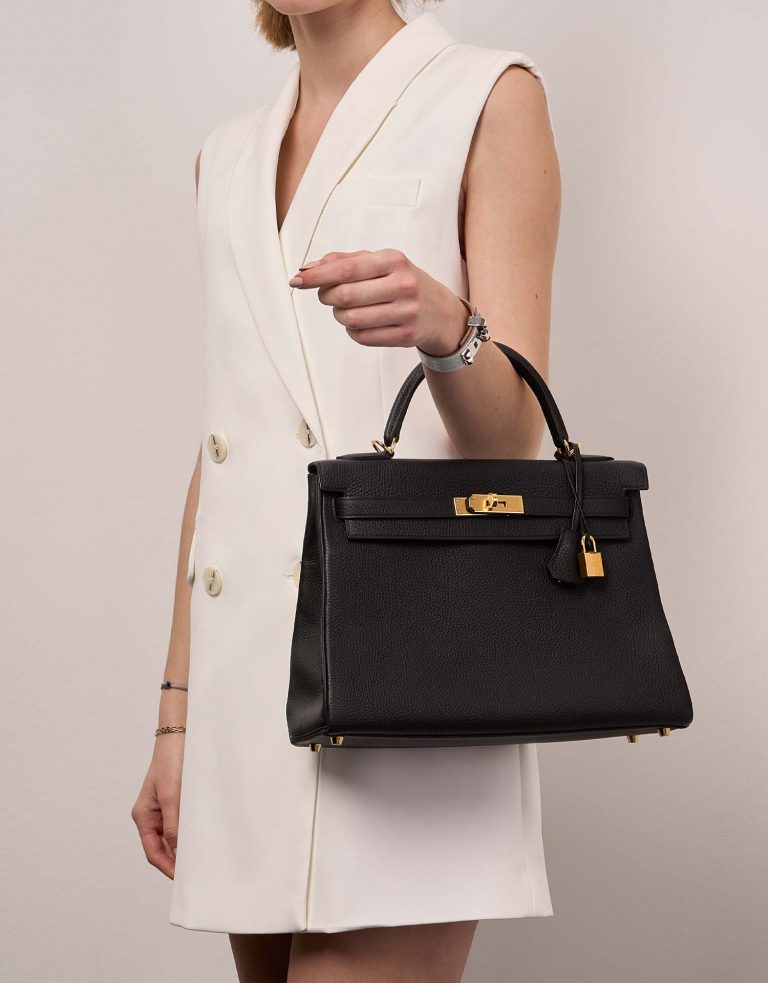 Hermès Kelly 32 Black Sizes Worn | Sell your designer bag on Saclab.com