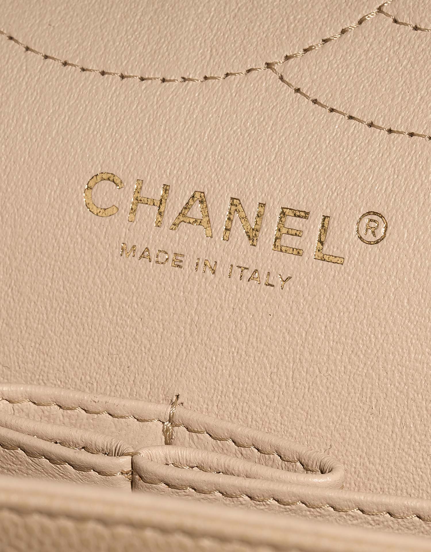 Chanel Timeless Jumbo Beige Logo  | Sell your designer bag on Saclab.com