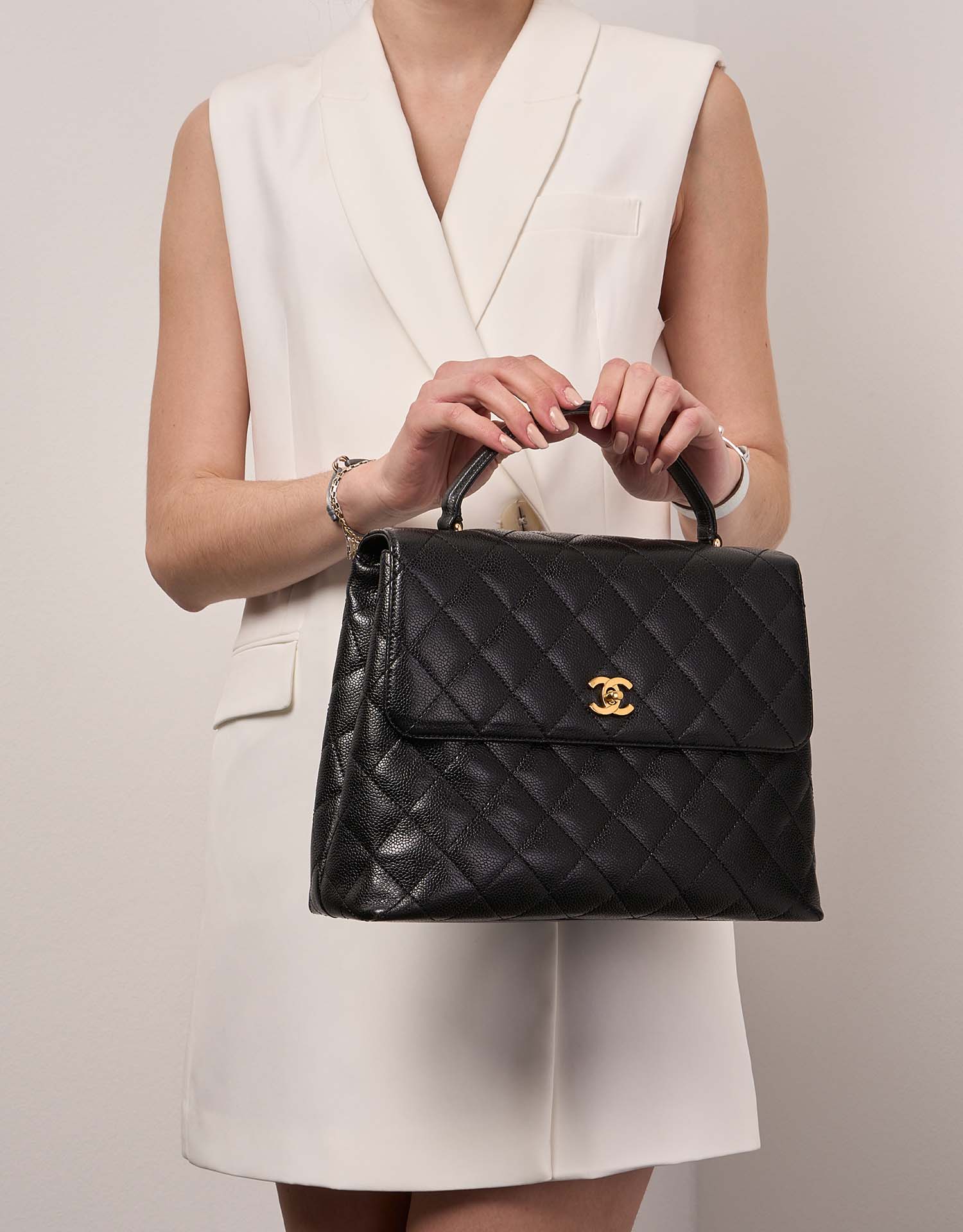 Chanel TimelessHandle Large Black Sizes Worn | Sell your designer bag on Saclab.com