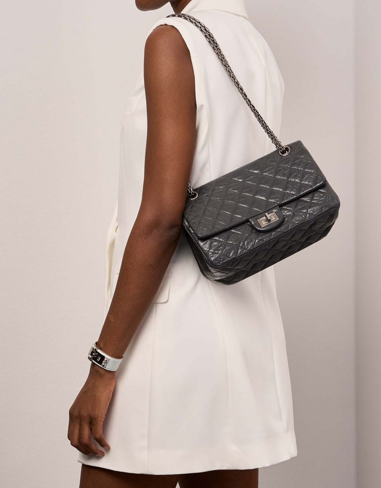 Chanel 255 224 Grau 0F | Verkaufen Sie Ihre Designer-Tasche auf Saclab.com