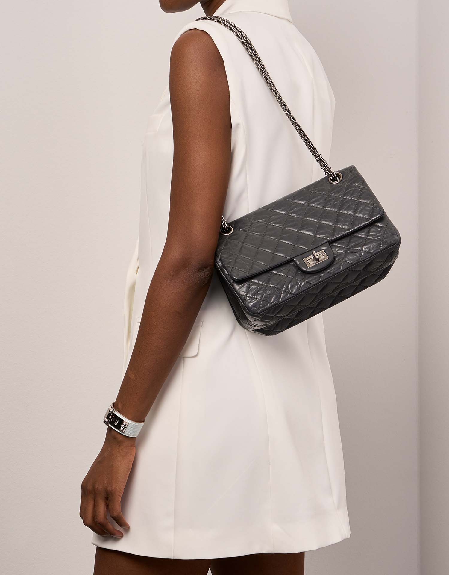Chanel 255 224 Grey 1M | Sell your designer bag on Saclab.com