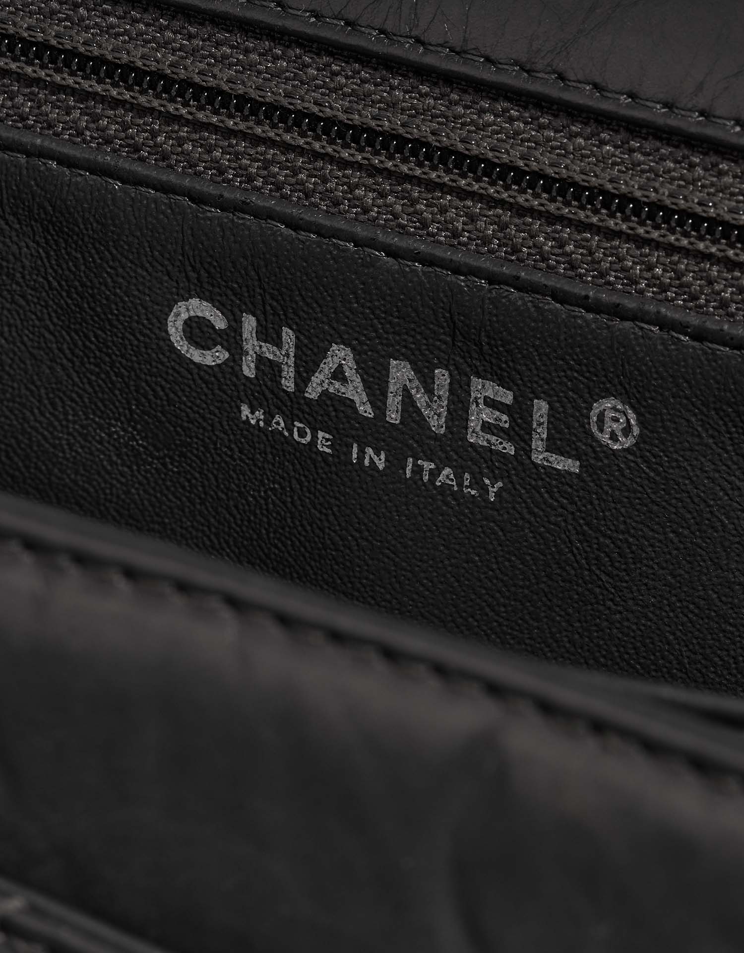 Chanel 255 224 Grey Logo  | Sell your designer bag on Saclab.com
