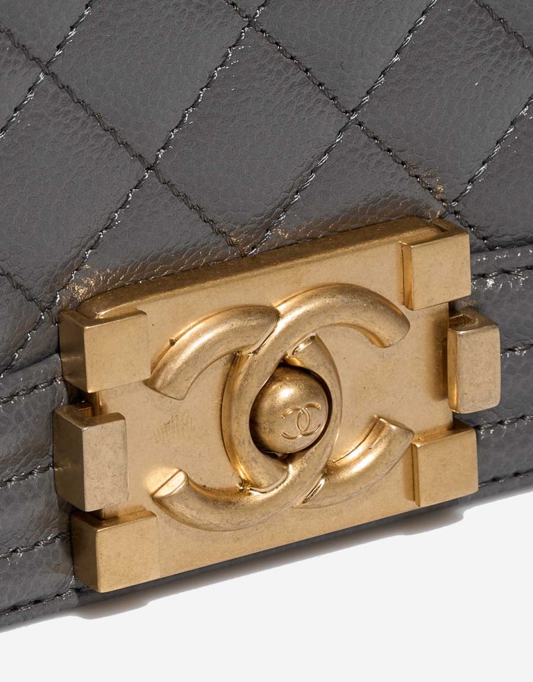 Chanel Boy NewMedium Silver Closing System  | Sell your designer bag on Saclab.com