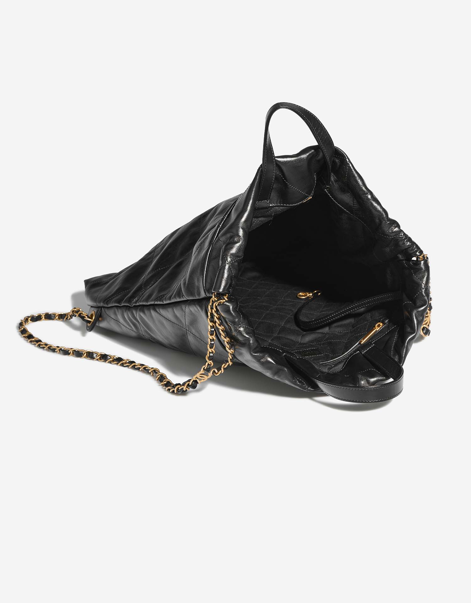 Pre-owned Chanel bag 22 Backpack Calf Black Black | Sell your designer bag on Saclab.com