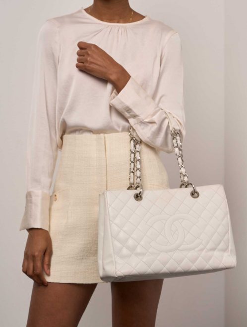 Pre-owned Chanel bag Shopping Tote GST Caviar White White | Sell your designer bag on Saclab.com
