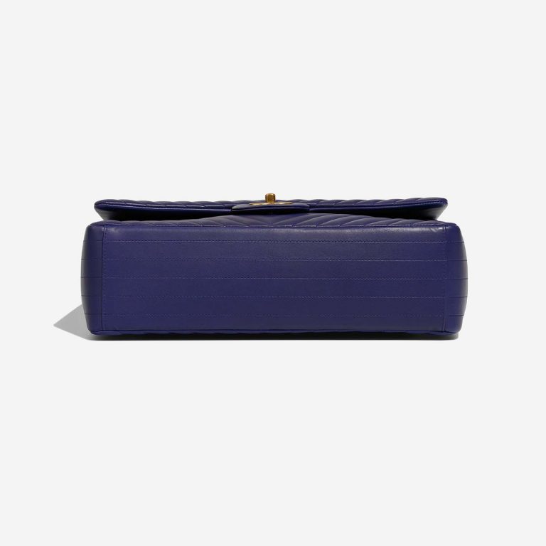 Pre-owned Chanel bag Timeless Chevron Maxi Lamb Blue Blue | Sell your designer bag on Saclab.com