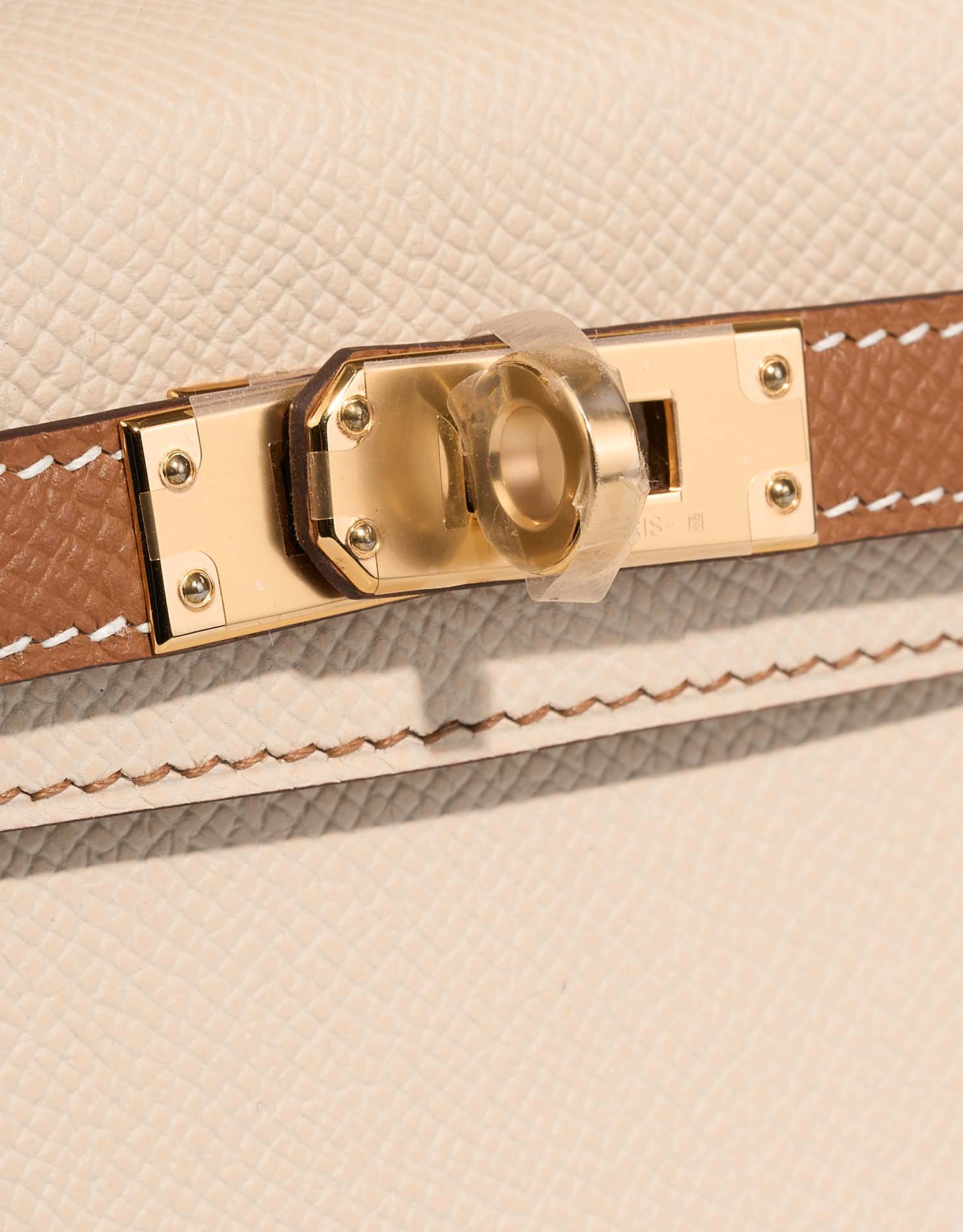 Hermès KellyHSS Mini Craie-Gold Closing System  | Sell your designer bag on Saclab.com