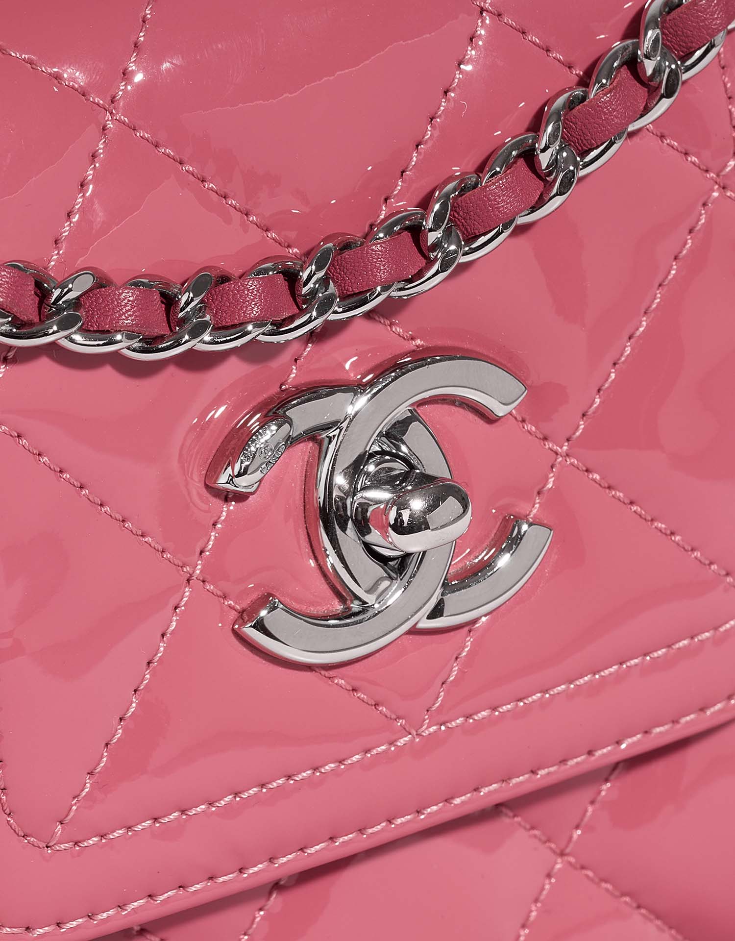 Chanel FlapBag Small Pink Closing System  | Sell your designer bag on Saclab.com