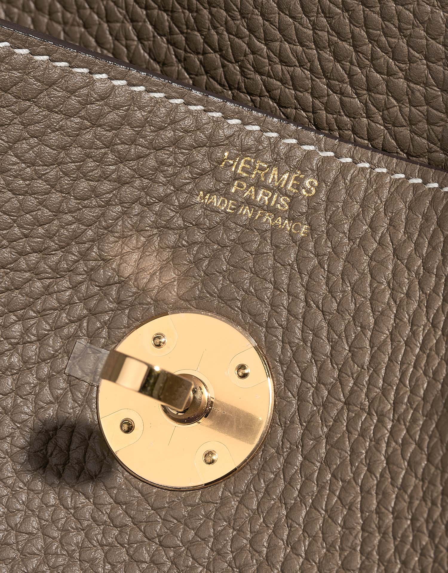 Hermès Lindy 30 Etoupe Logo  | Sell your designer bag on Saclab.com