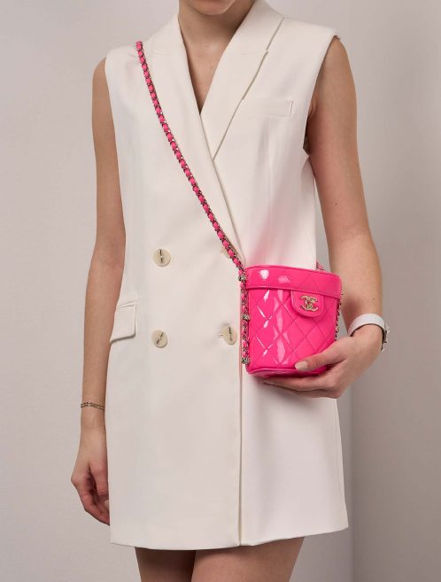 Chanel Vanity Small NeonPink 1M | Sell your designer bag on Saclab.com
