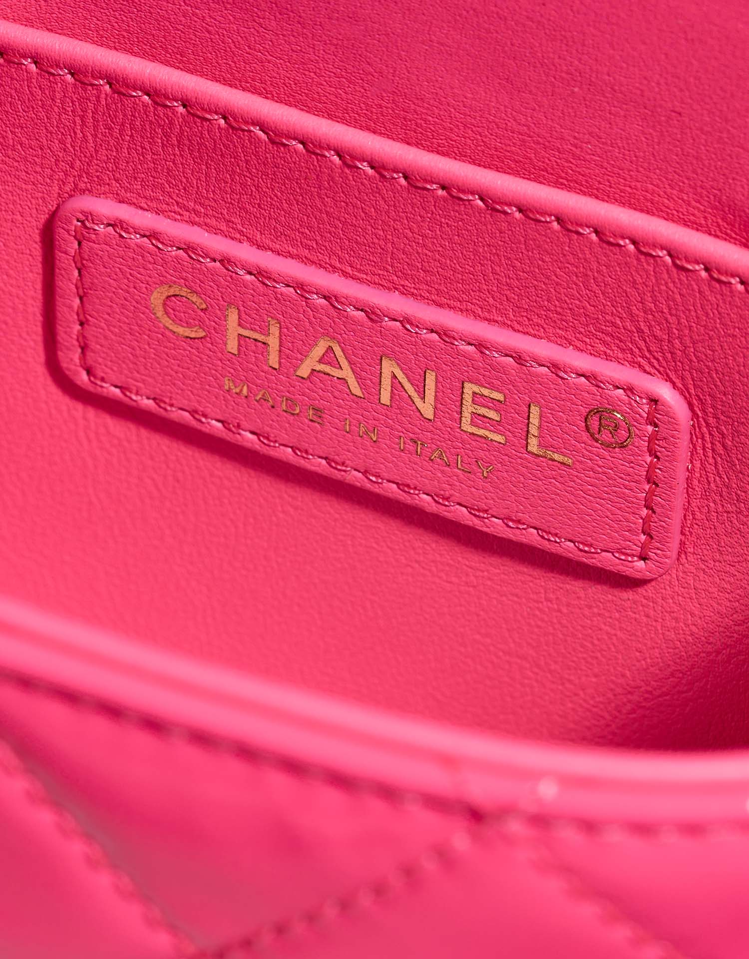Chanel Vanity Small NeonPink Logo | Verkaufen Sie Ihre Designer-Tasche auf Saclab.com