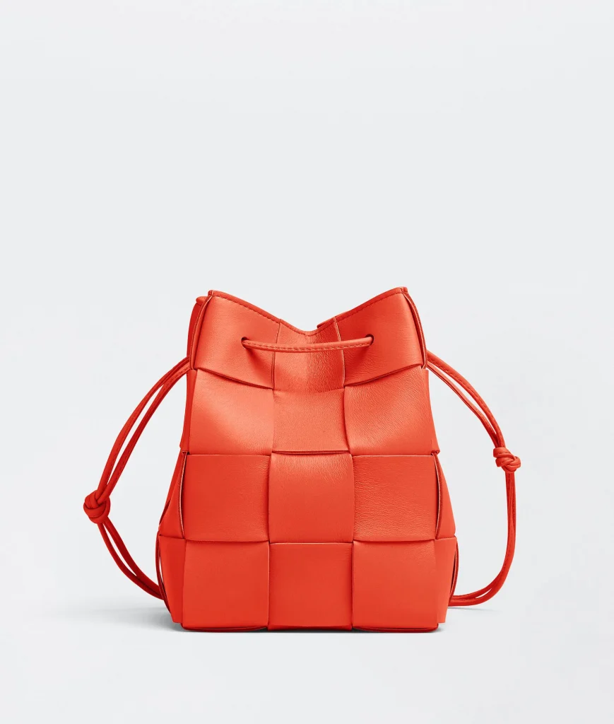 Crinkled Cassette Leather Crossbody Bag in Red - Bottega Veneta